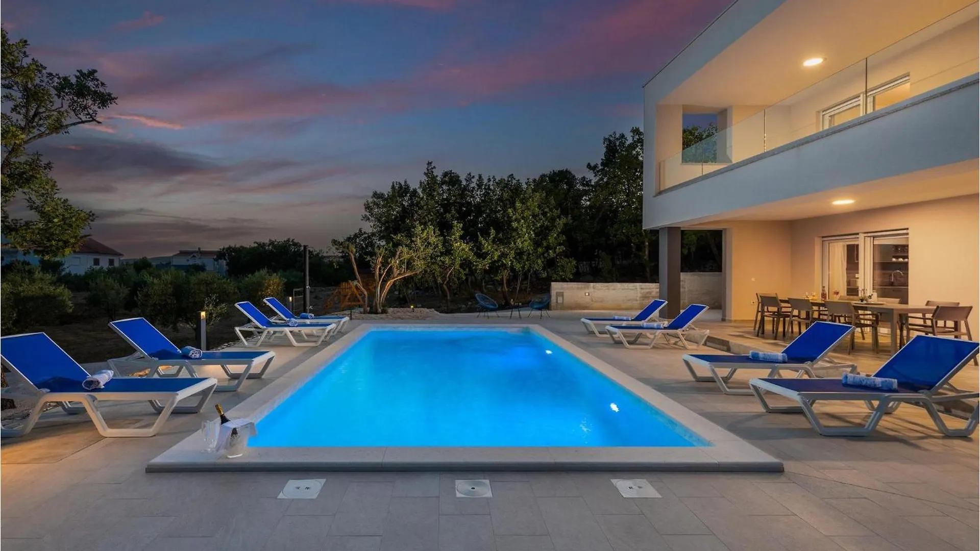 Amazing Villa Deep Green Maslenica