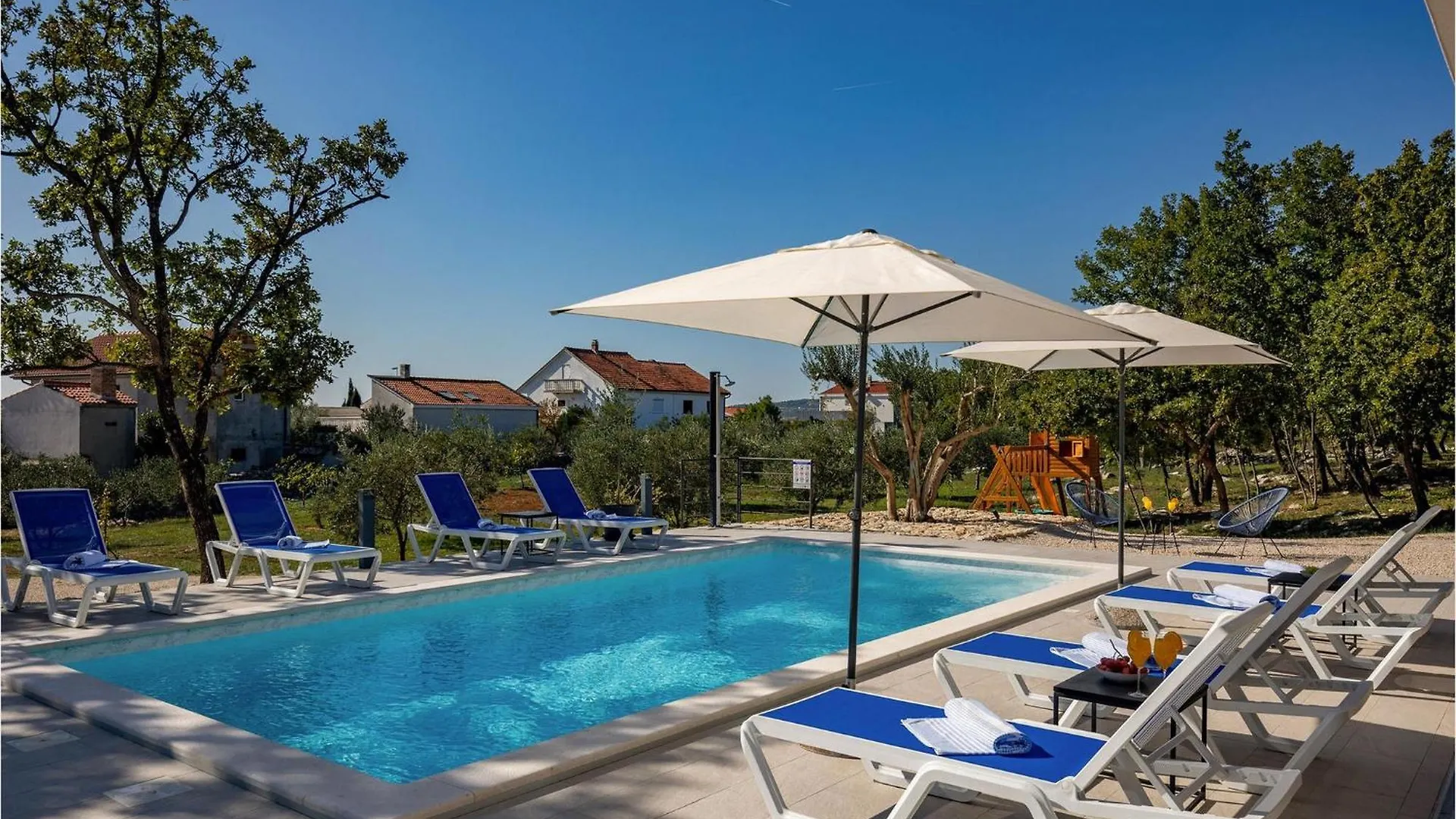 Amazing Villa Deep Green Maslenica